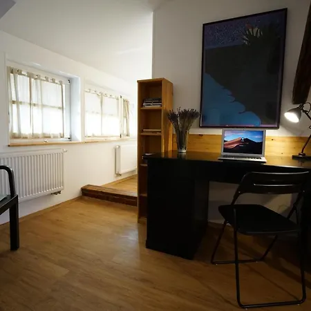 Martin's Hidden Garden Apartma